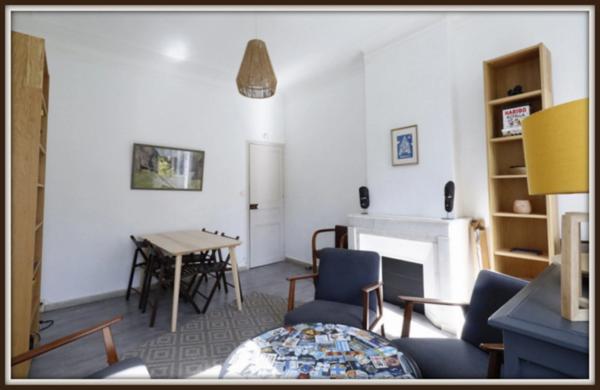 Dpt Bouches du Rhône (13), à louer MARSEILLE 4EME ARRONDISSEMENT appartement T2 meublé