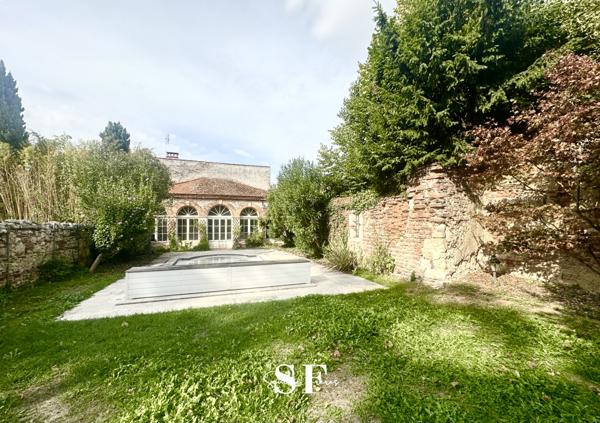 Maison 10 pièce(s) 5 chambre(s) 377 m²