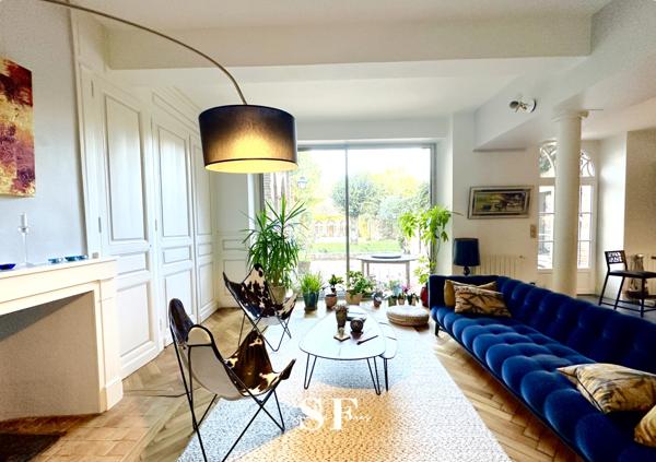 Maison 10 pièce(s) 5 chambre(s) 377 m²