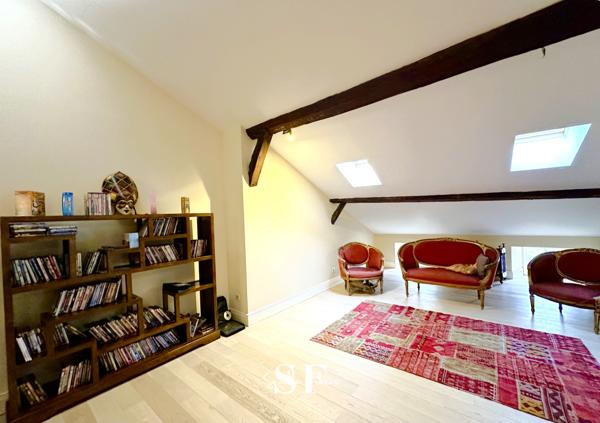 Maison 10 pièce(s) 5 chambre(s) 377 m²