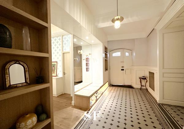 Maison 10 pièce(s) 5 chambre(s) 377 m²