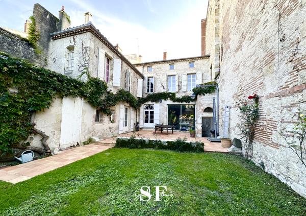 Maison 10 pièce(s) 5 chambre(s) 377 m²