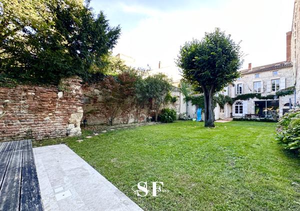 Maison 10 pièce(s) 5 chambre(s) 377 m²