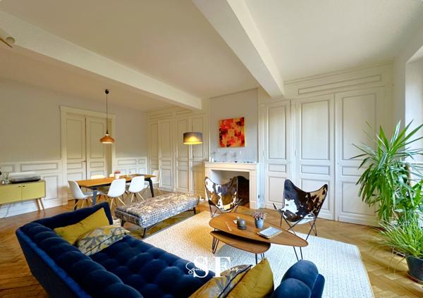 Maison 10 pièce(s) 5 chambre(s) 377 m²