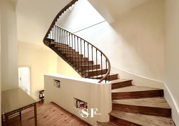Maison 10 pièce(s) 5 chambre(s) 377 m²