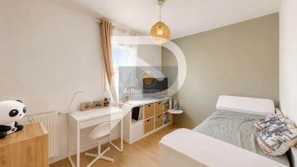 Vente                                                      Appartement
                        
                     3 pièces                      82 m2                     à Chanteloup-les-Vignes