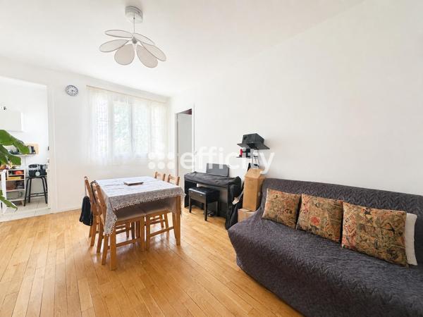 Appartement
         2 pièces
        - 45 m² 299 000 € *