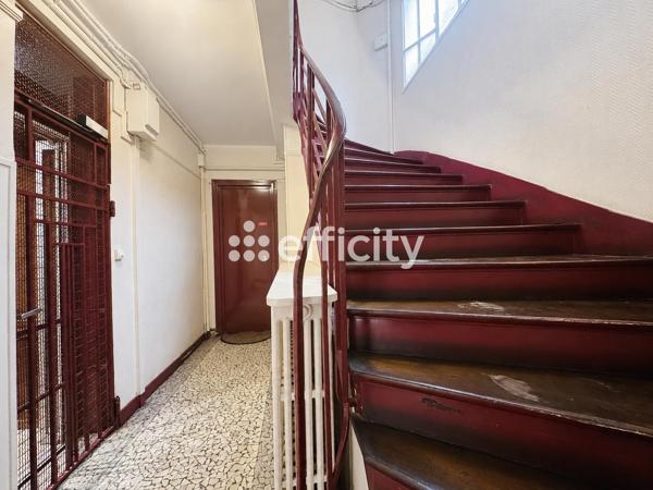 Appartement
         2 pièces
        - 45 m² 299 000 € *