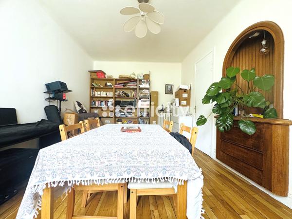 Appartement
         2 pièces
        - 45 m² 299 000 € *