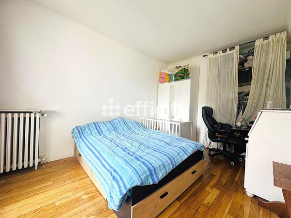 Appartement
         2 pièces
        - 45 m² 299 000 € *