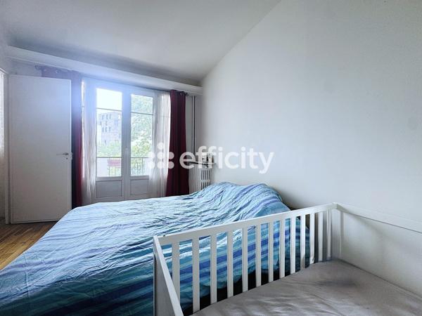 Appartement
         2 pièces
        - 45 m² 299 000 € *