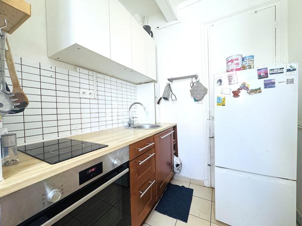 Appartement
         2 pièces
        - 45 m² 299 000 € *