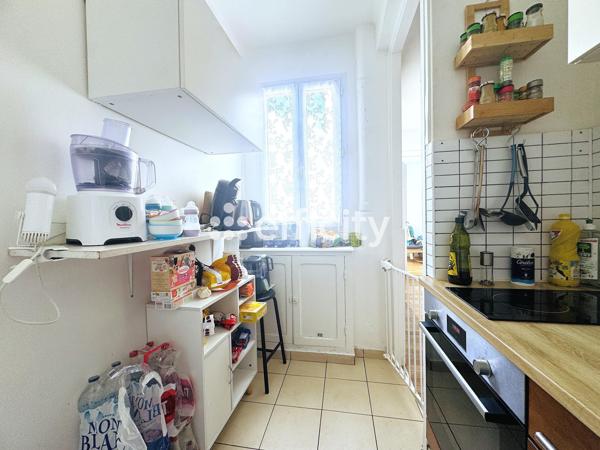 Appartement
         2 pièces
        - 45 m² 299 000 € *