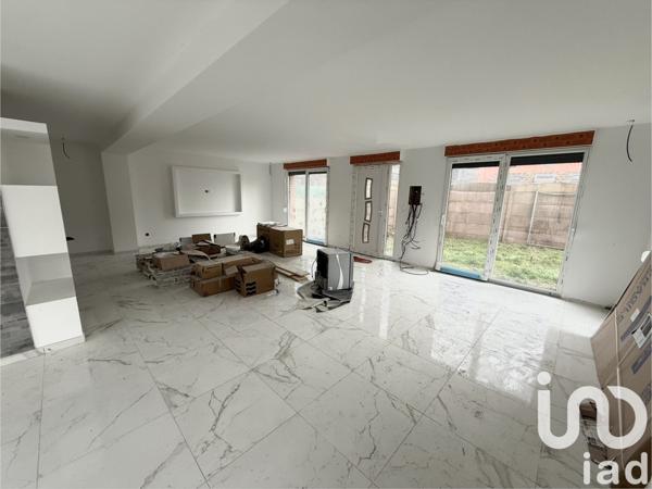 Maison 7 pièces de 128 m² à Lourches (59156)