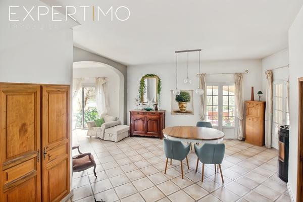 Fuveau – Bastide d’exception 210 m² (+ 72 m² d’annexes) – 5 chambres – Domaine d’1 ha – Calme absolu