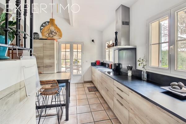 Fuveau – Bastide d’exception 210 m² (+ 72 m² d’annexes) – 5 chambres – Domaine d’1 ha – Calme absolu