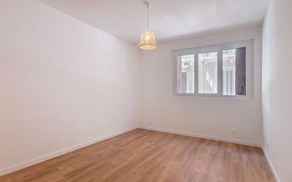 Appartement à vendre    4 pièces • 79,74 m2 Toulon