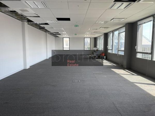 Bureau de 849 m² à louer à Bordeaux Bassins A Flot