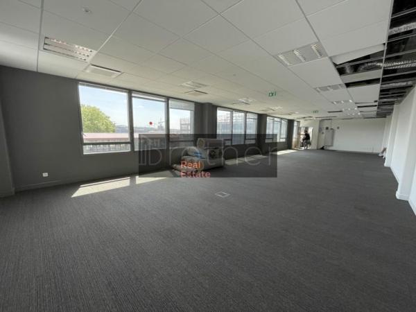 Bureau de 849 m² à louer à Bordeaux Bassins A Flot