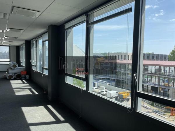 Bureau de 849 m² à louer à Bordeaux Bassins A Flot