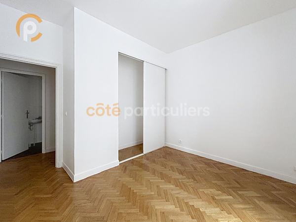 Vente
                Appartement68,11 m² - 3 Pièces -
                    PARIS (75003)