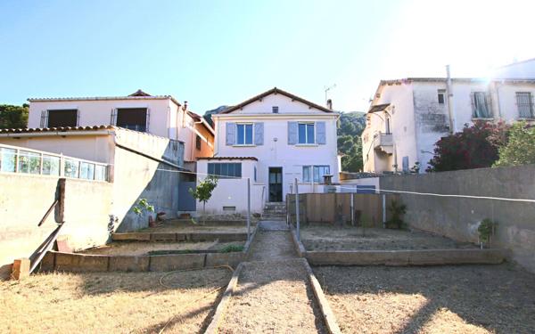 Maison à vendre    3 pièces • 105 m2 Marseille 9