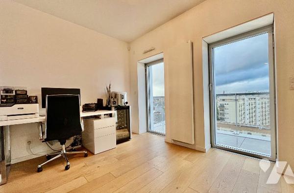 RENNES GARE  ST HELIER- Superbe T4  dernier étage avec terrasse et garage double