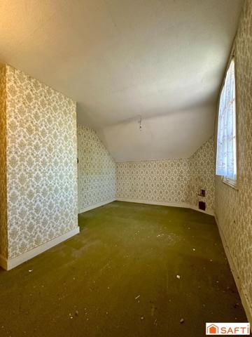 Maison mitoyenne avec 2 chambres, à rénover