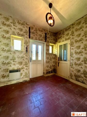 Maison mitoyenne avec 2 chambres, à rénover