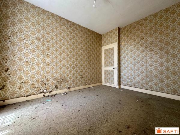 Maison mitoyenne avec 2 chambres, à rénover