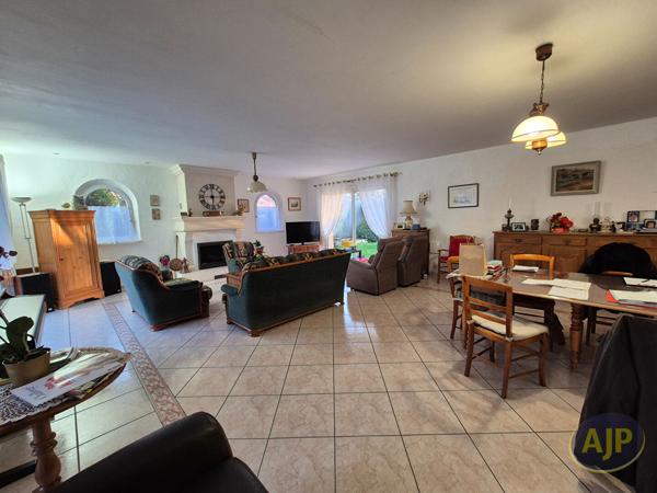 Maison à vendre Challans - 6 pièces, 213m² avec 3 chambre(s) à 529 900€ - AJP Immobilier Challans