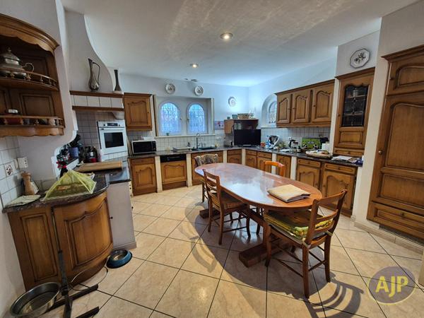 Maison à vendre Challans - 6 pièces, 213m² avec 3 chambre(s) à 529 900€ - AJP Immobilier Challans