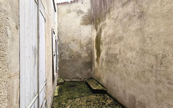 Maison à vendre    4 pièces •  Saint-Jean-d'Angély