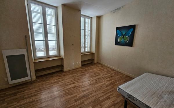 Maison à vendre    4 pièces •  Saint-Jean-d'Angély