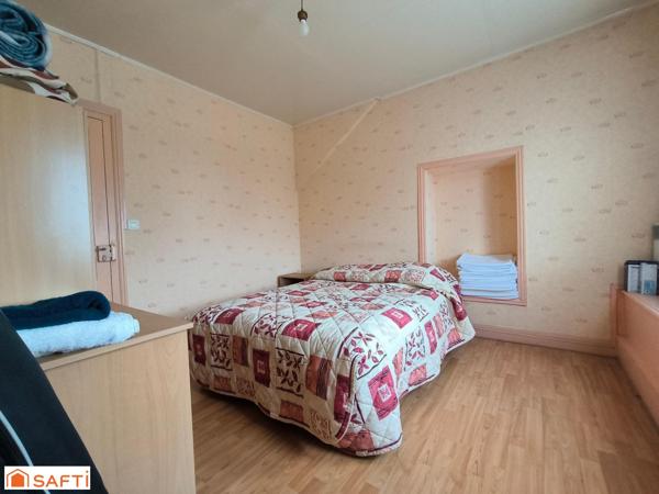 Belle batisse proche de la mer