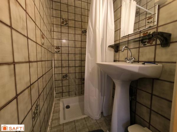 Belle batisse proche de la mer