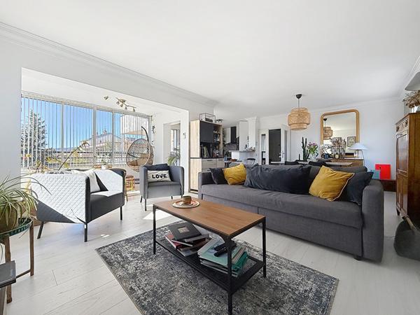 Châteauvert. Superbe appartement lumineux avec terrasses et garages