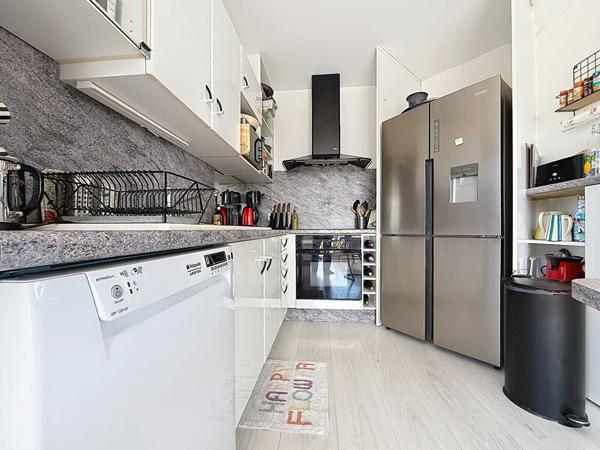 Châteauvert. Superbe appartement lumineux avec terrasses et garages