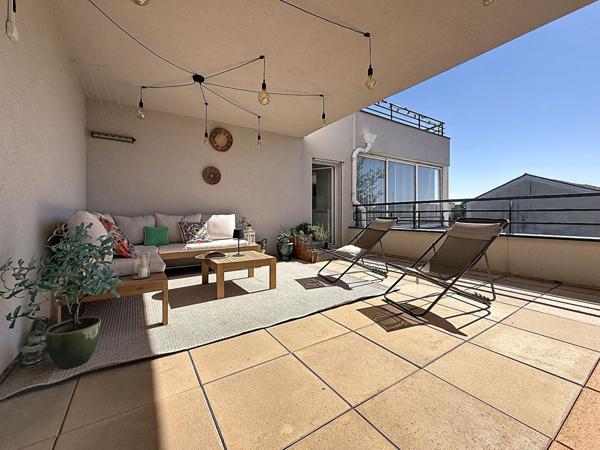 Châteauvert. Superbe appartement lumineux avec terrasses et garages