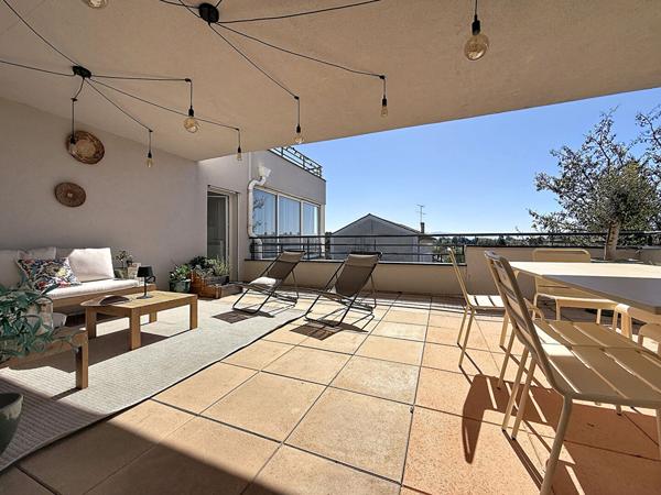 Châteauvert. Superbe appartement lumineux avec terrasses et garages
