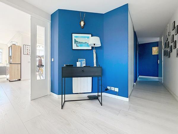 Châteauvert. Superbe appartement lumineux avec terrasses et garages