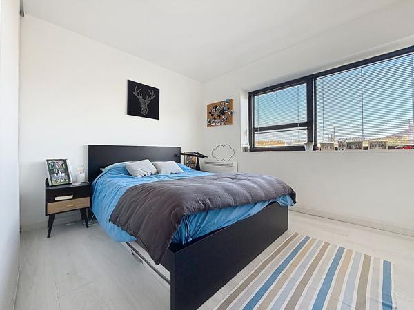 Châteauvert. Superbe appartement lumineux avec terrasses et garages
