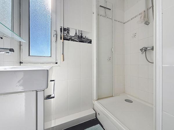 Châteauvert. Superbe appartement lumineux avec terrasses et garages