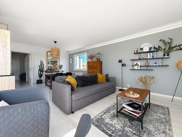 Châteauvert. Superbe appartement lumineux avec terrasses et garages