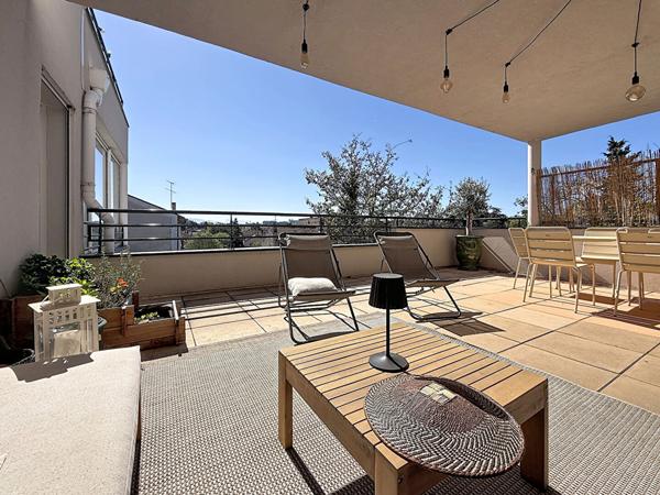 Châteauvert. Superbe appartement lumineux avec terrasses et garages