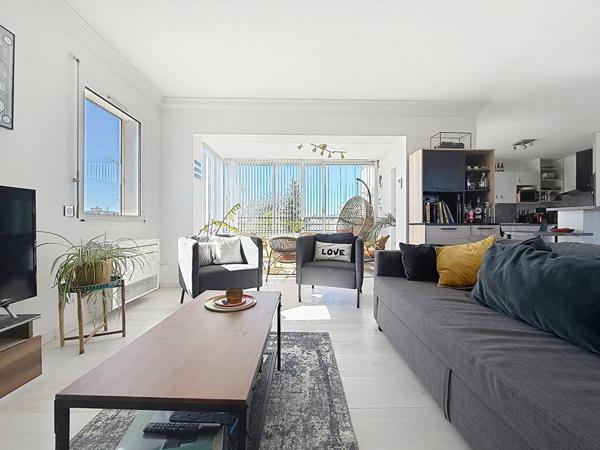 Châteauvert. Superbe appartement lumineux avec terrasses et garages