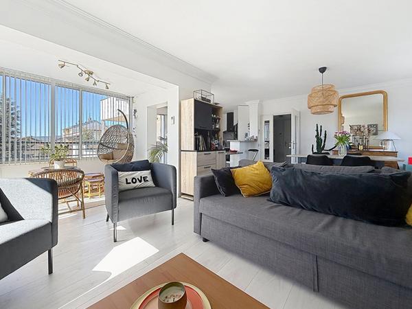 Châteauvert. Superbe appartement lumineux avec terrasses et garages