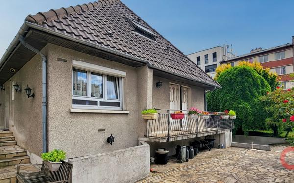 Maison à vendre    6 pièces •  Saint-Denis