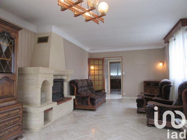 Maison traditionnelle 4 pièces de 101 m² à Bressuire (79300)