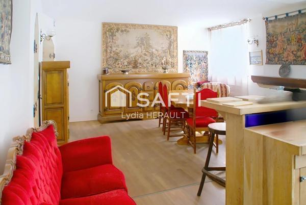 Maison de ville spacieuse idéalement située dans le centre historique de COGNAC